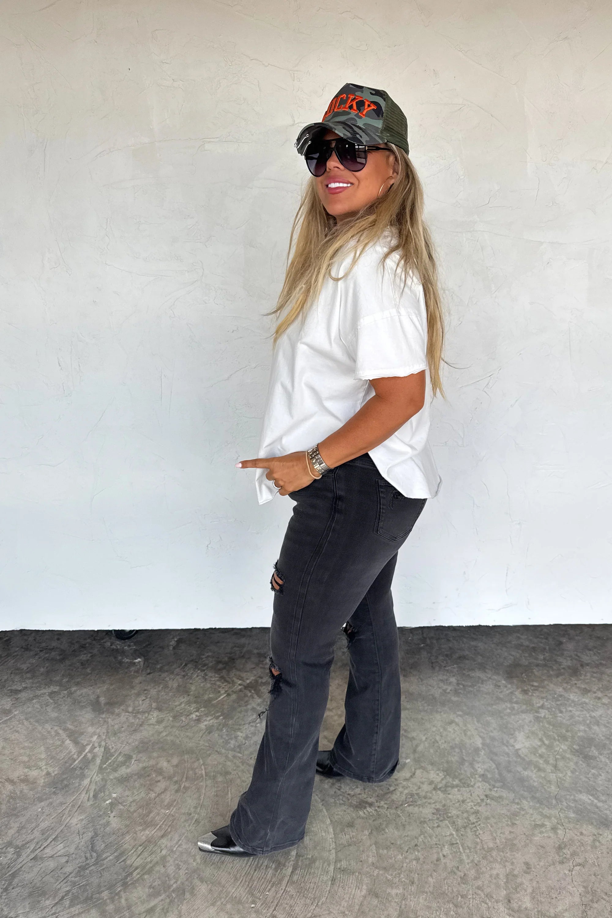 ASHLAND STRAIGHT LEG DISTRESSED JEANS - The Elevated Hippie