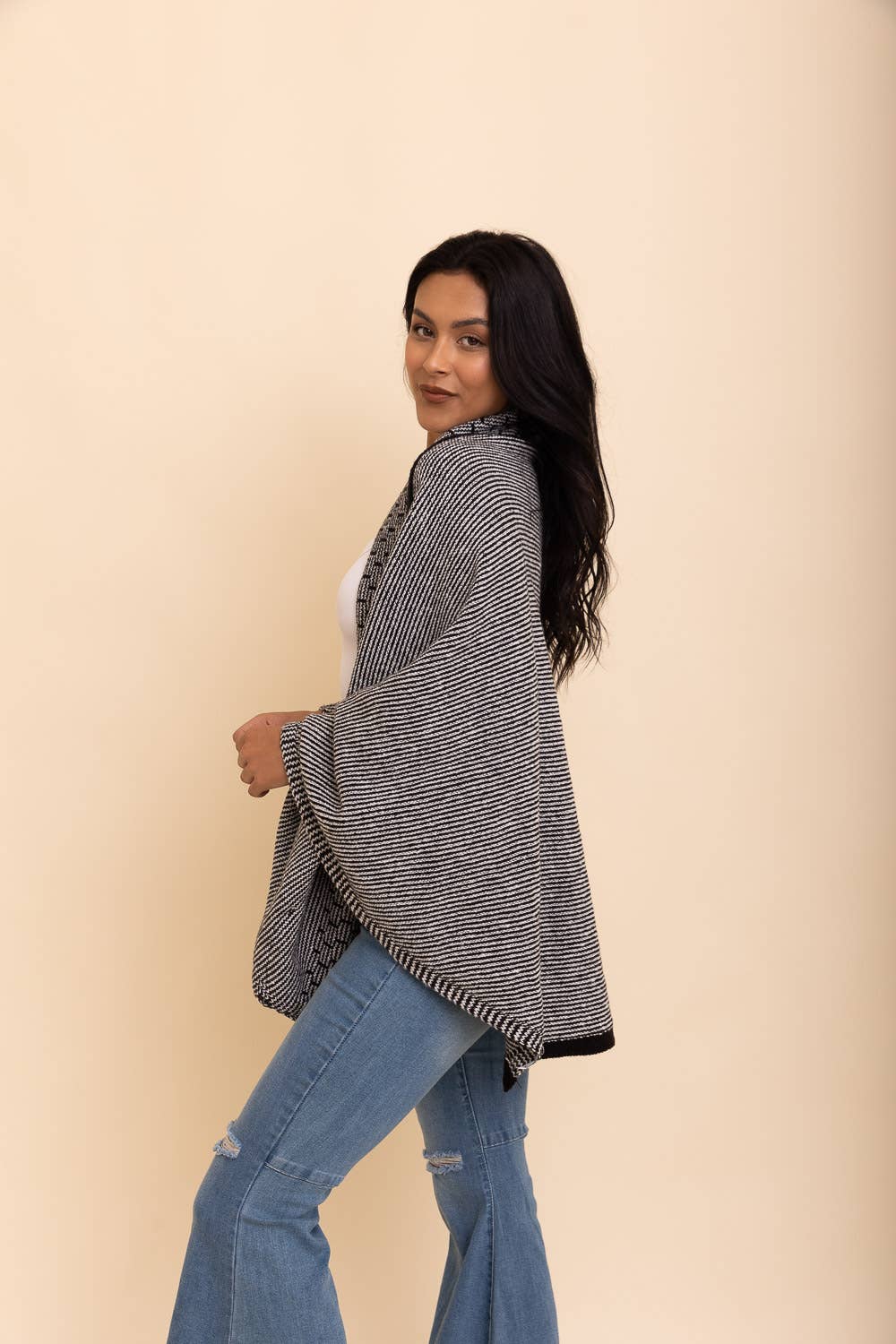Cozy Contrast Collar Knit Wrap – Perfect for Fall Layering - The Elevated Hippie