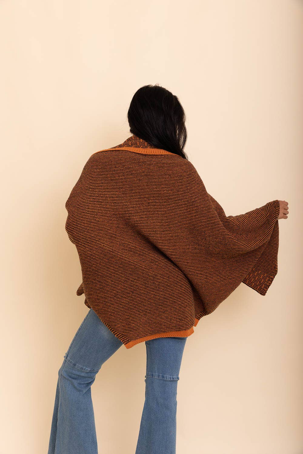 Cozy Contrast Collar Knit Wrap – Perfect for Fall Layering - The Elevated Hippie