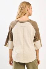 PEACE SIGN PATCH MINERAL WASH TOP