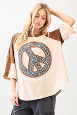 PEACE SIGN PATCH MINERAL WASH TOP