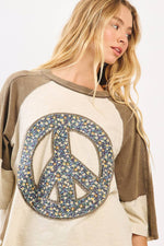 PEACE SIGN PATCH MINERAL WASH TOP