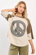PEACE SIGN PATCH MINERAL WASH TOP
