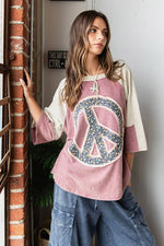 PEACE SIGN PATCH MINERAL WASH TOP