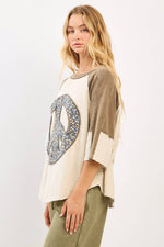 PEACE SIGN PATCH MINERAL WASH TOP