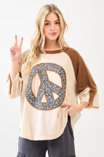 PEACE SIGN PATCH MINERAL WASH TOP