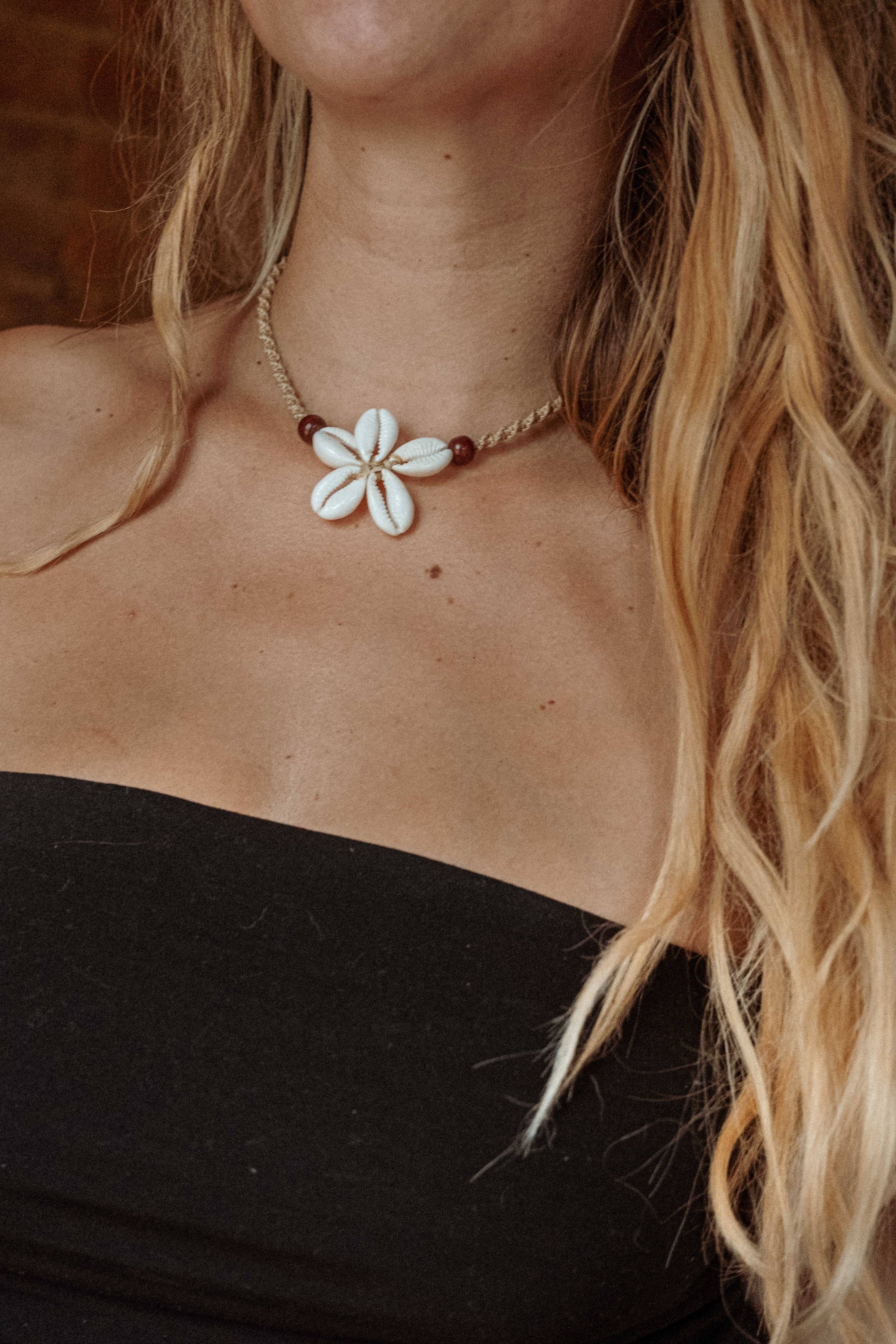 Beachy Boho Shell Flower Necklace, Macrame Coastal Jewelry  - The Elevated Hippie