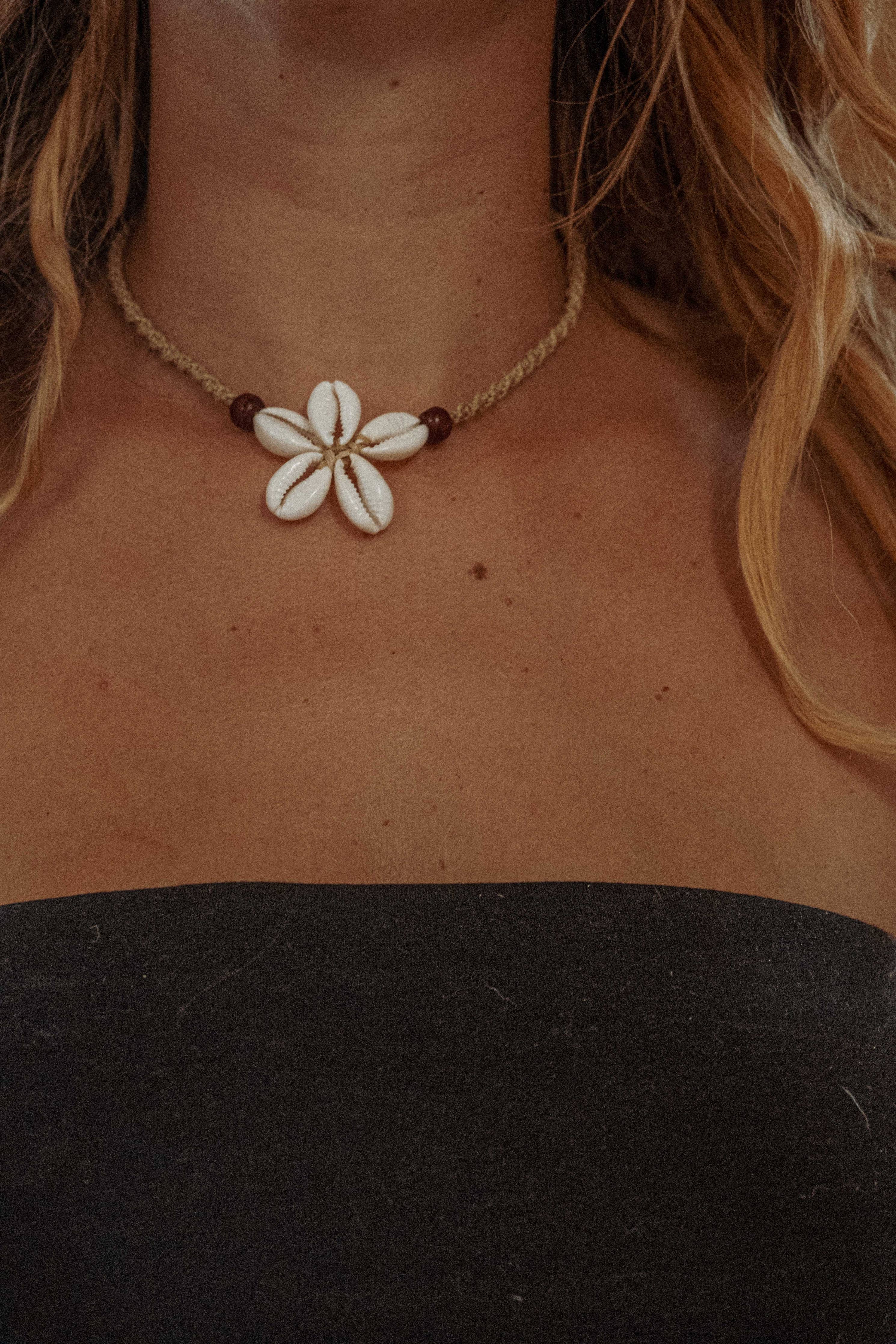 Beachy Boho Shell Flower Necklace, Macrame Coastal Jewelry  - The Elevated Hippie