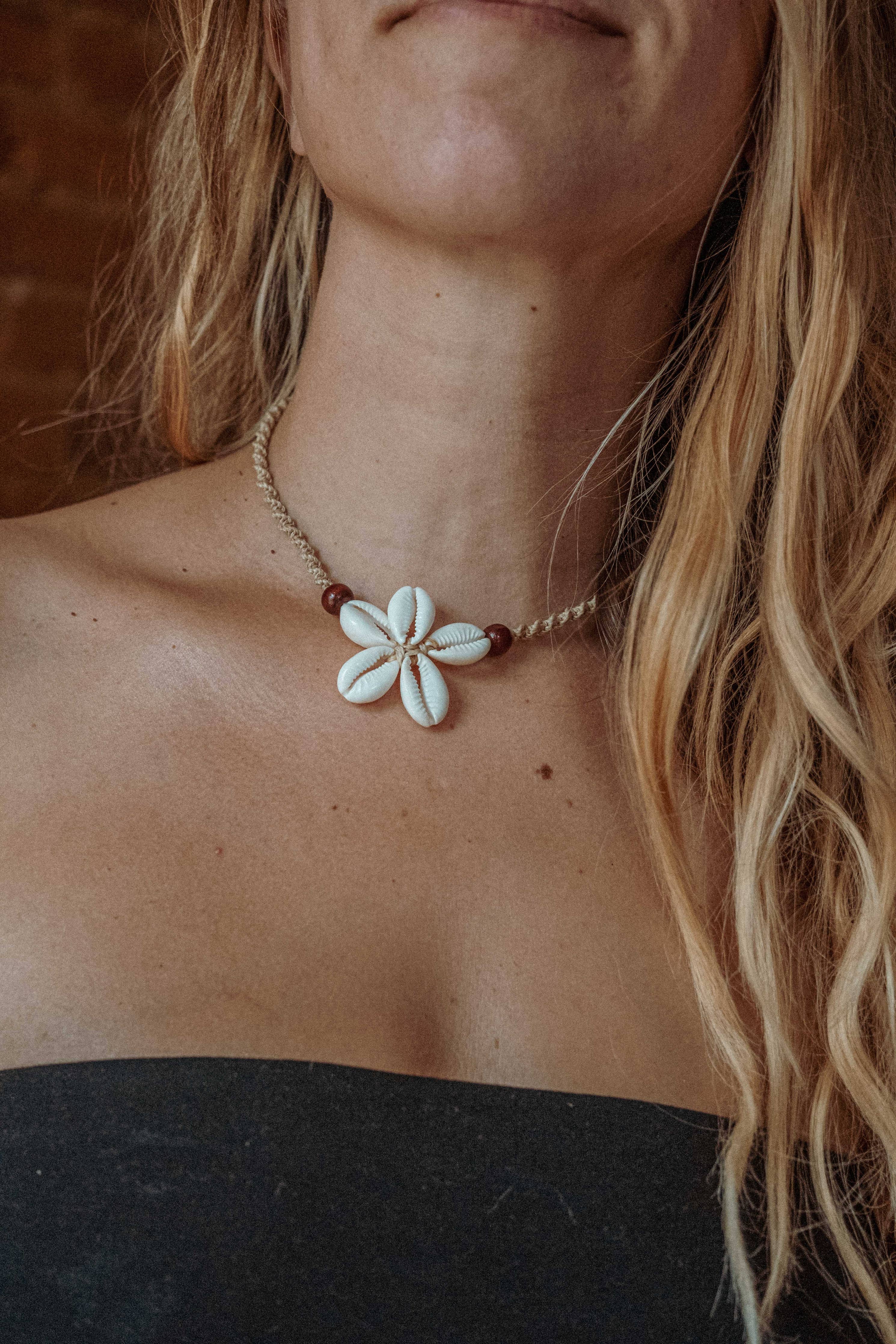 Beachy Boho Shell Flower Necklace, Macrame Coastal Jewelry  - The Elevated Hippie