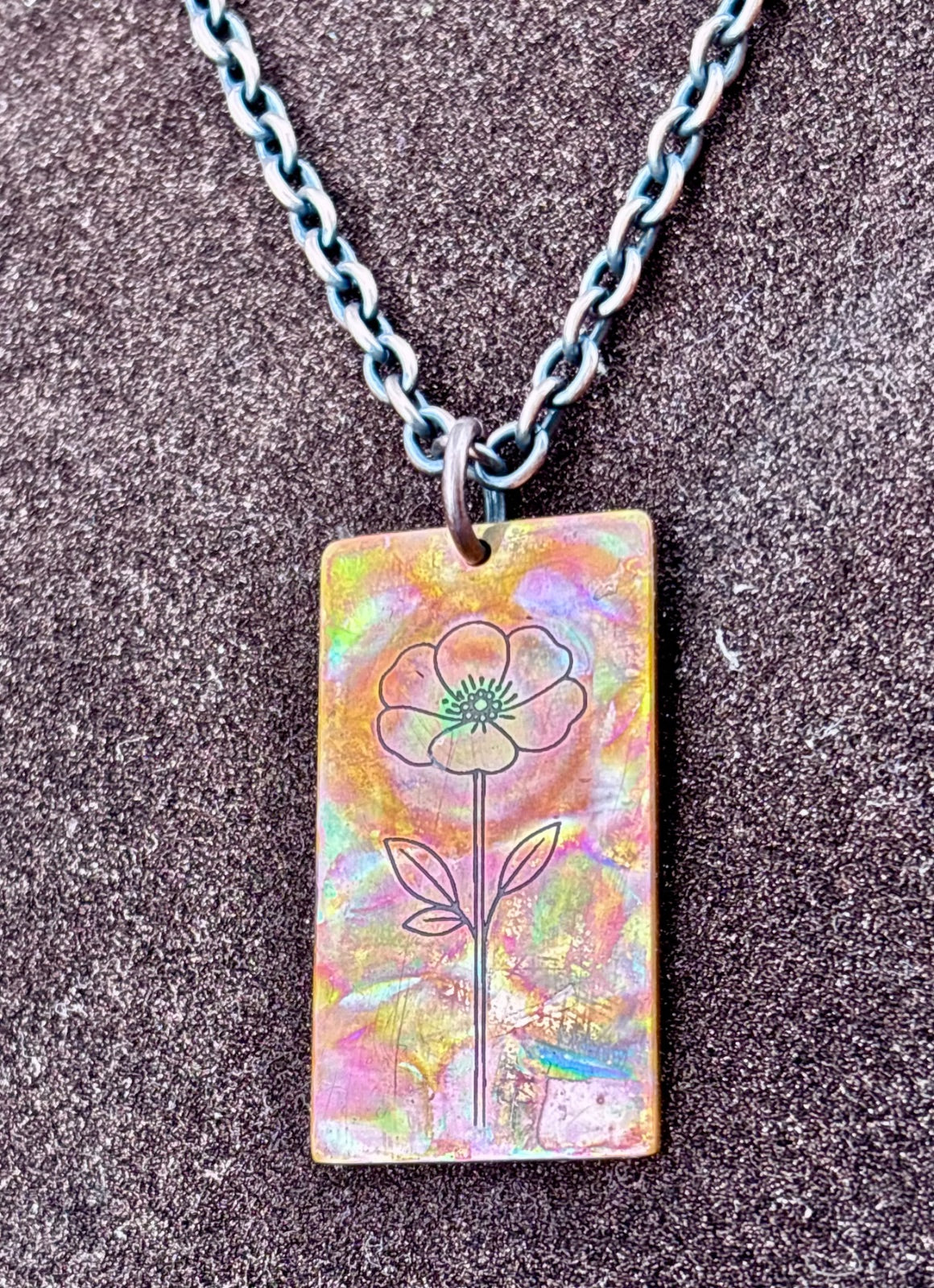 Necklace chain and clasp detail